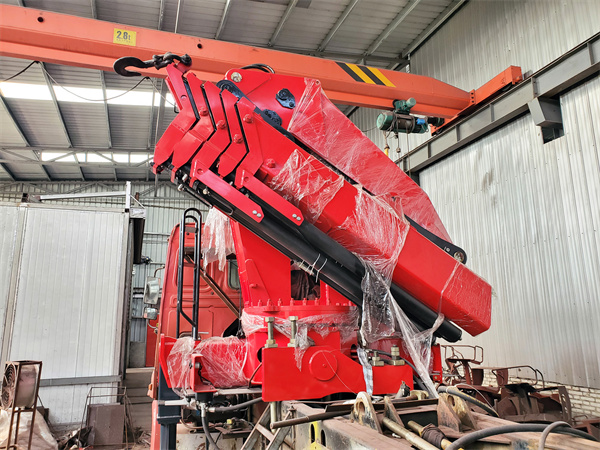 14T TRUCK CRANE
